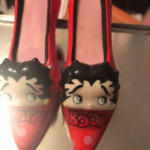 Bettt Boo salt and peeper shakers